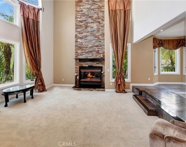 3140 E Bradbury Court - Photo Thumbnail 12