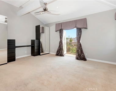3140 E Bradbury Court - Photo Thumbnail 31