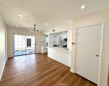 1803 W Greenleaf - Photo Thumbnail 15
