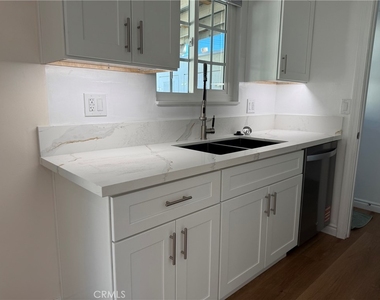 1803 W Greenleaf - Photo Thumbnail 17