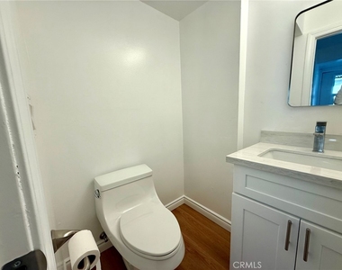 1803 W Greenleaf - Photo Thumbnail 4