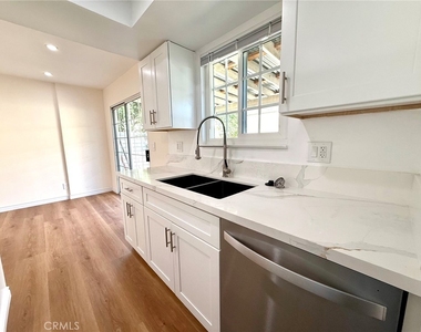 1803 W Greenleaf - Photo Thumbnail 2