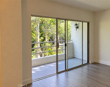 1131 Alta Loma Road - Photo Thumbnail 4