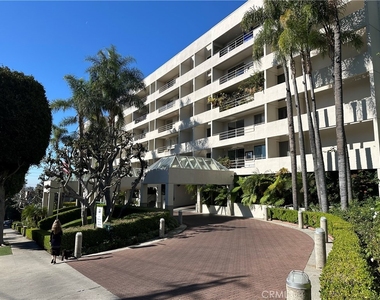 1131 Alta Loma Road - Photo Thumbnail 28