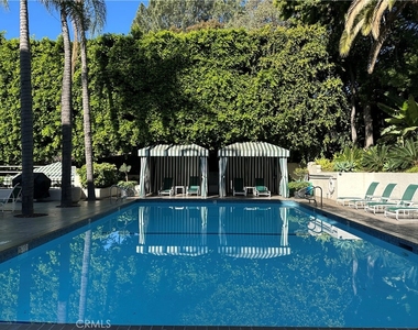 1131 Alta Loma Road - Photo Thumbnail 11