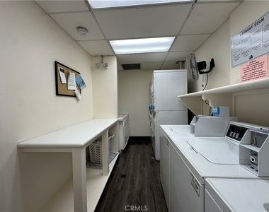 1131 Alta Loma Road - Photo Thumbnail 32