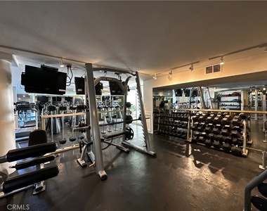 1131 Alta Loma Road - Photo Thumbnail 20