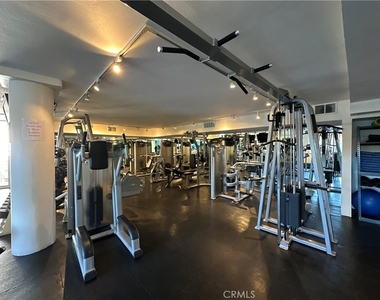 1131 Alta Loma Road - Photo Thumbnail 22