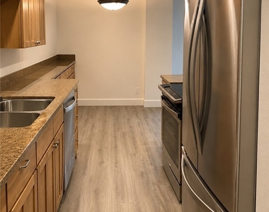1131 Alta Loma Road - Photo Thumbnail 3