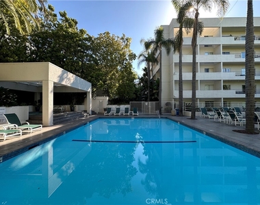 1131 Alta Loma Road - Photo Thumbnail 13