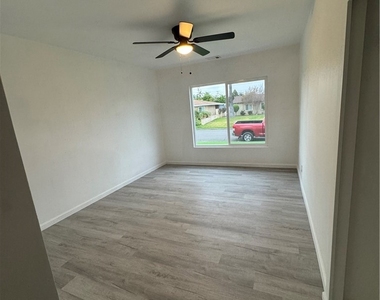 449 S Pampas Avenue - Photo Thumbnail 3
