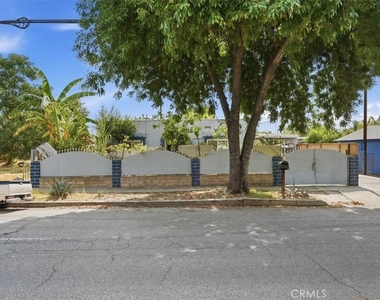 1707 N Arrowhead - Photo Thumbnail 1