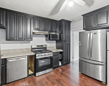 1707 N Arrowhead - Photo Thumbnail 9