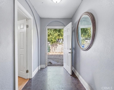 1707 N Arrowhead - Photo Thumbnail 4