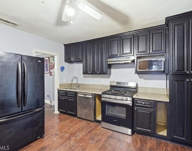 1707 N Arrowhead - Photo Thumbnail 8