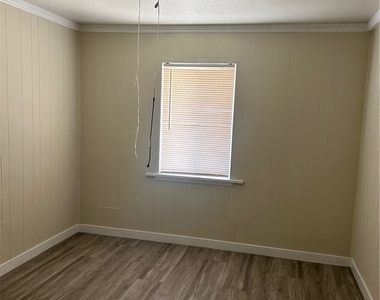 9548 White Road - Photo Thumbnail 7