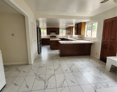 2912 Acresite Street - Photo Thumbnail 6