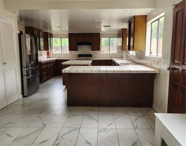 2912 Acresite Street - Photo Thumbnail 7