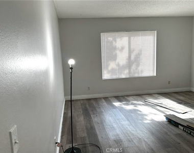 8616 N Loop Boulevard - Photo Thumbnail 2