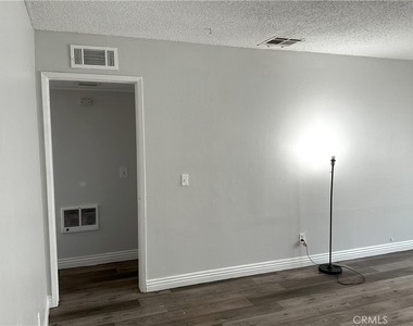 8616 N Loop Boulevard - Photo Thumbnail 4