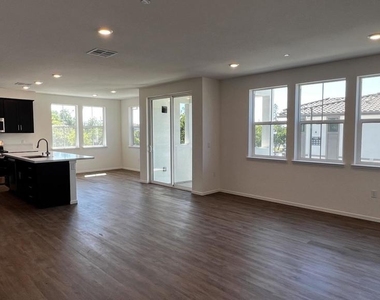 218 Church St - Photo Thumbnail 2