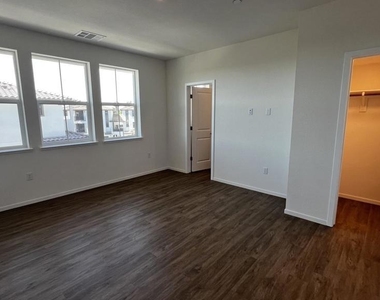 218 Church St - Photo Thumbnail 17