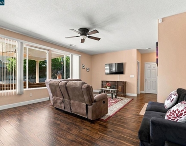 204 Millbrook Dr - Photo Thumbnail 8
