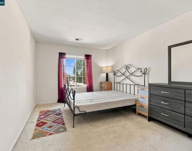 204 Millbrook Dr - Photo Thumbnail 17