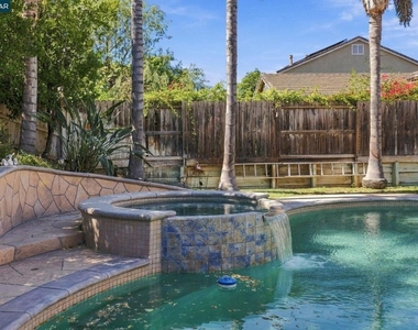 204 Millbrook Dr - Photo Thumbnail 22