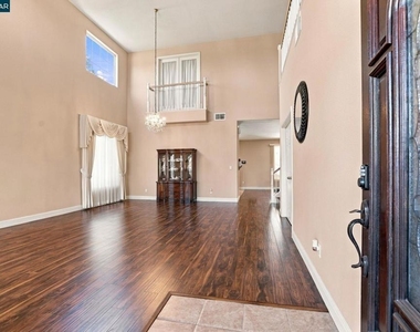 204 Millbrook Dr - Photo Thumbnail 2