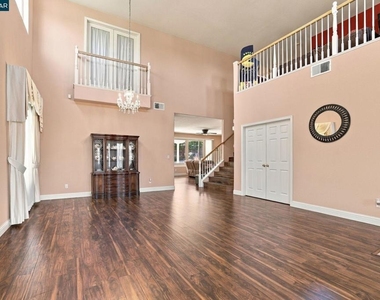 204 Millbrook Dr - Photo Thumbnail 3