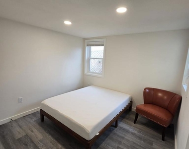 901 Pine St - Photo Thumbnail 6