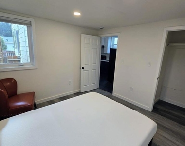 901 Pine St - Photo Thumbnail 7