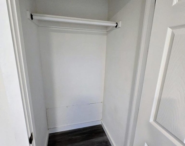 901 Pine St - Photo Thumbnail 8