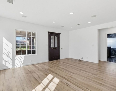 2200 Easy Avenue - Photo Thumbnail 7