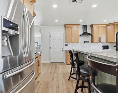 2200 Easy Avenue - Photo Thumbnail 11