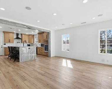 2200 Easy Avenue - Photo Thumbnail 4
