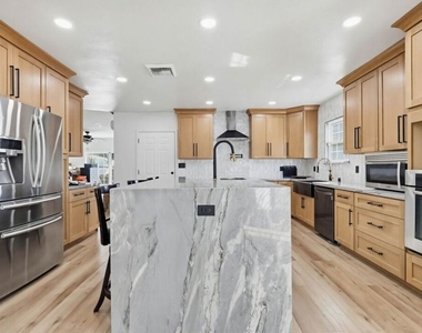 2200 Easy Avenue - Photo Thumbnail 9