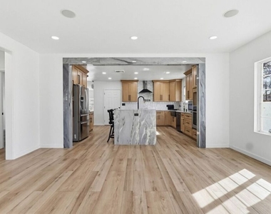 2200 Easy Avenue - Photo Thumbnail 5