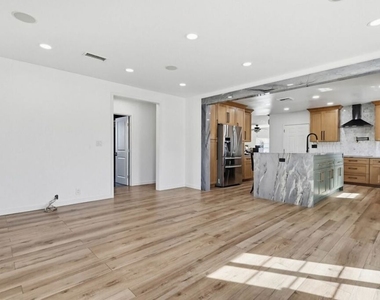 2200 Easy Avenue - Photo Thumbnail 6