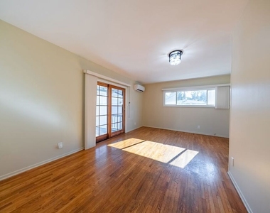 2551 S Bentley Avenue - Photo Thumbnail 11