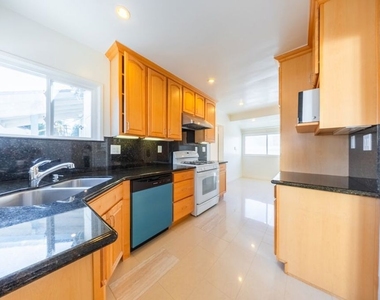 2551 S Bentley Avenue - Photo Thumbnail 5
