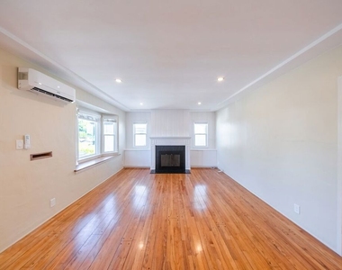 2551 S Bentley Avenue - Photo Thumbnail 3