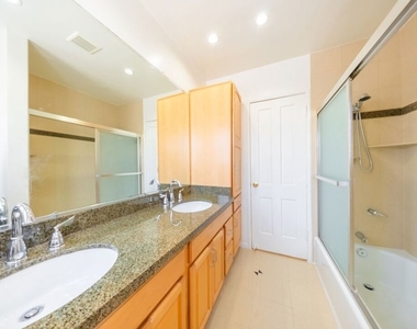2551 S Bentley Avenue - Photo Thumbnail 8