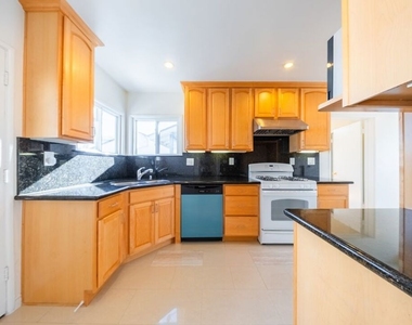 2551 S Bentley Avenue - Photo Thumbnail 6