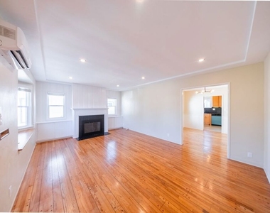 2551 S Bentley Avenue - Photo Thumbnail 2