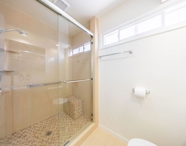 2551 S Bentley Avenue - Photo Thumbnail 10