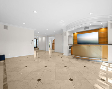 204 Foothill Road - Photo Thumbnail 8