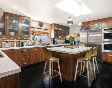 8405 Edwin Drive - Photo Thumbnail 12
