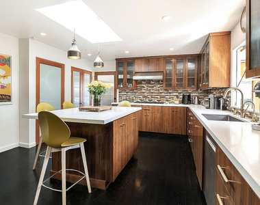 8405 Edwin Drive - Photo Thumbnail 13